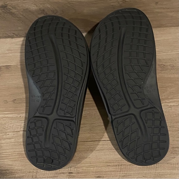 OOFOS Unisex ooahh black recovery slide US Men's 9 Women's 11 EU 42 - Picture 7 of 8